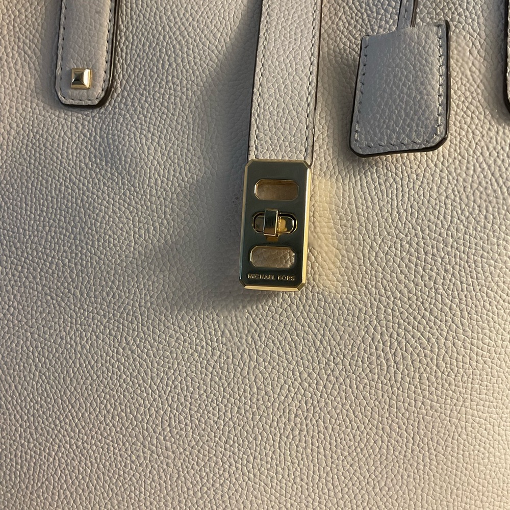 Michael Kors Elegant White Tote Bag - Picture 9 of 11